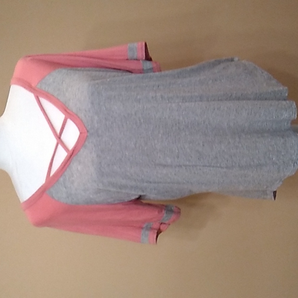 5 for $20! Grey and pink short sleeve t-shirt